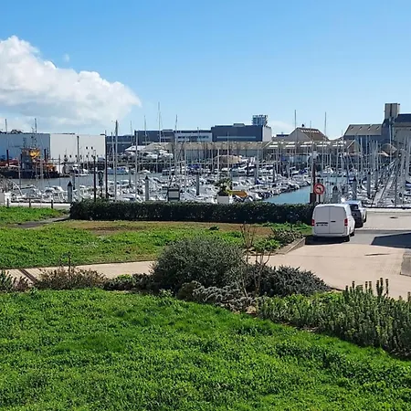 Charming 30 M With Balcony And View On The Port